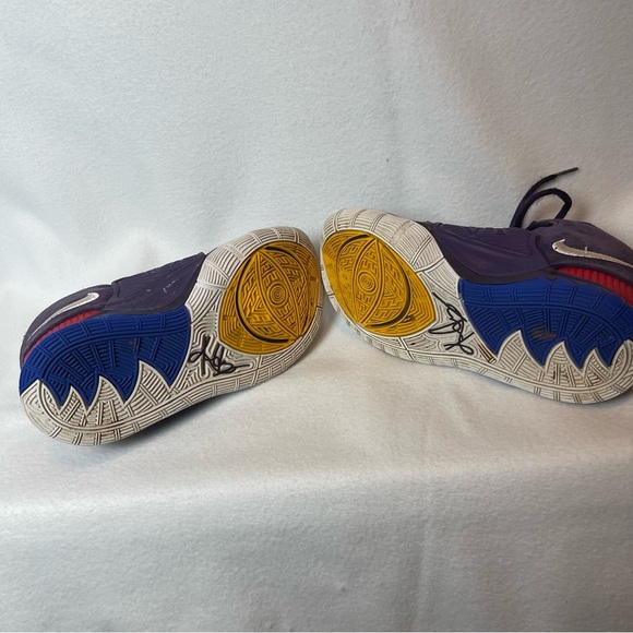 Kyrie Irving Purple Youth‎ 1.5 Nikes - Picture 12 of 14